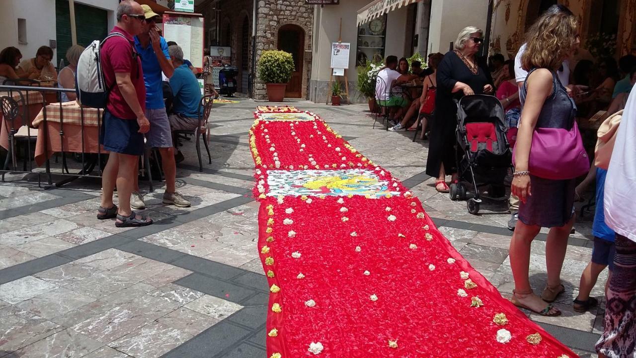 דירות Taormina Rainbow House מראה חיצוני תמונה